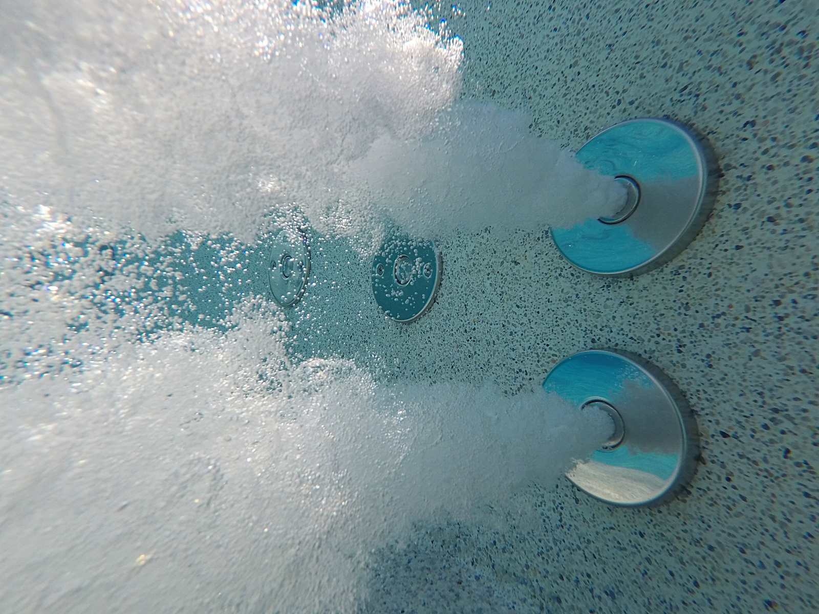 Photo en situation de : Pièce à sceller de crépine d'aspiration pour système de massage pour piscines carrelées et à liner